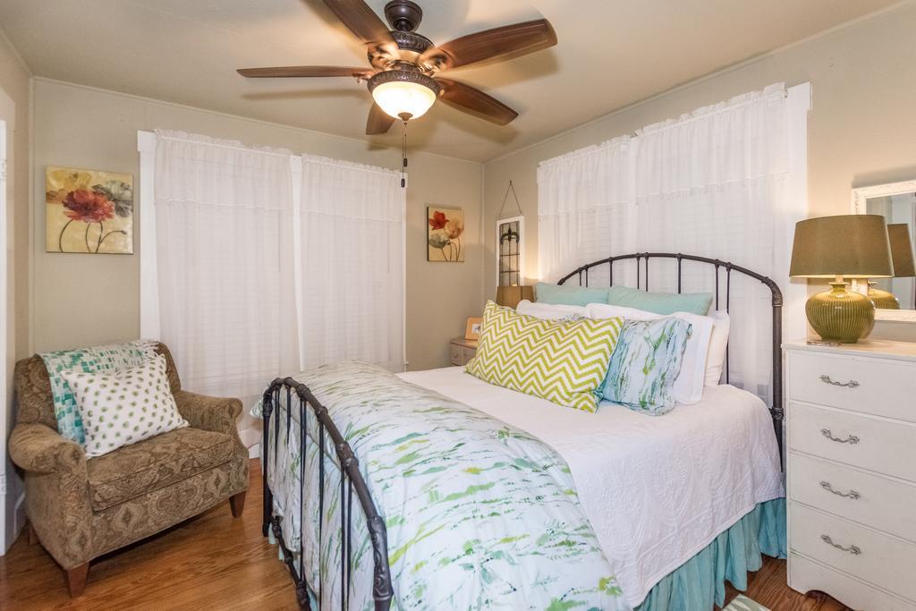 Agape Front Cottage Fredericksburg Extérieur photo